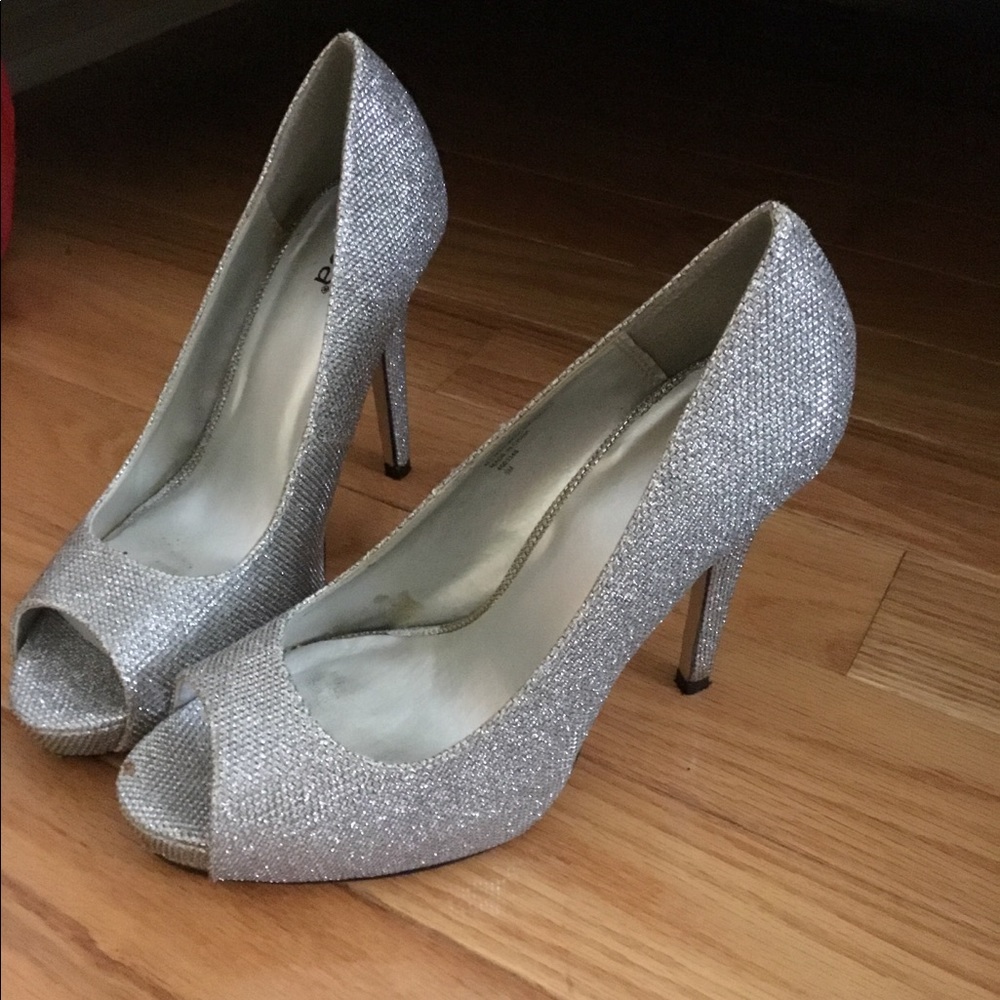 Sparkly, open toed silver pumps